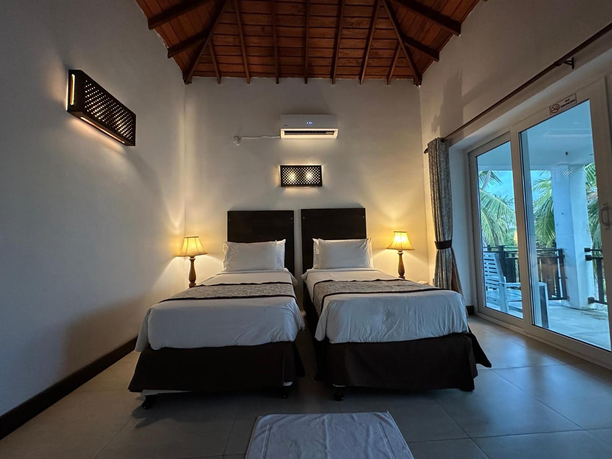 Amaluna Resorts Negombo Esterno foto