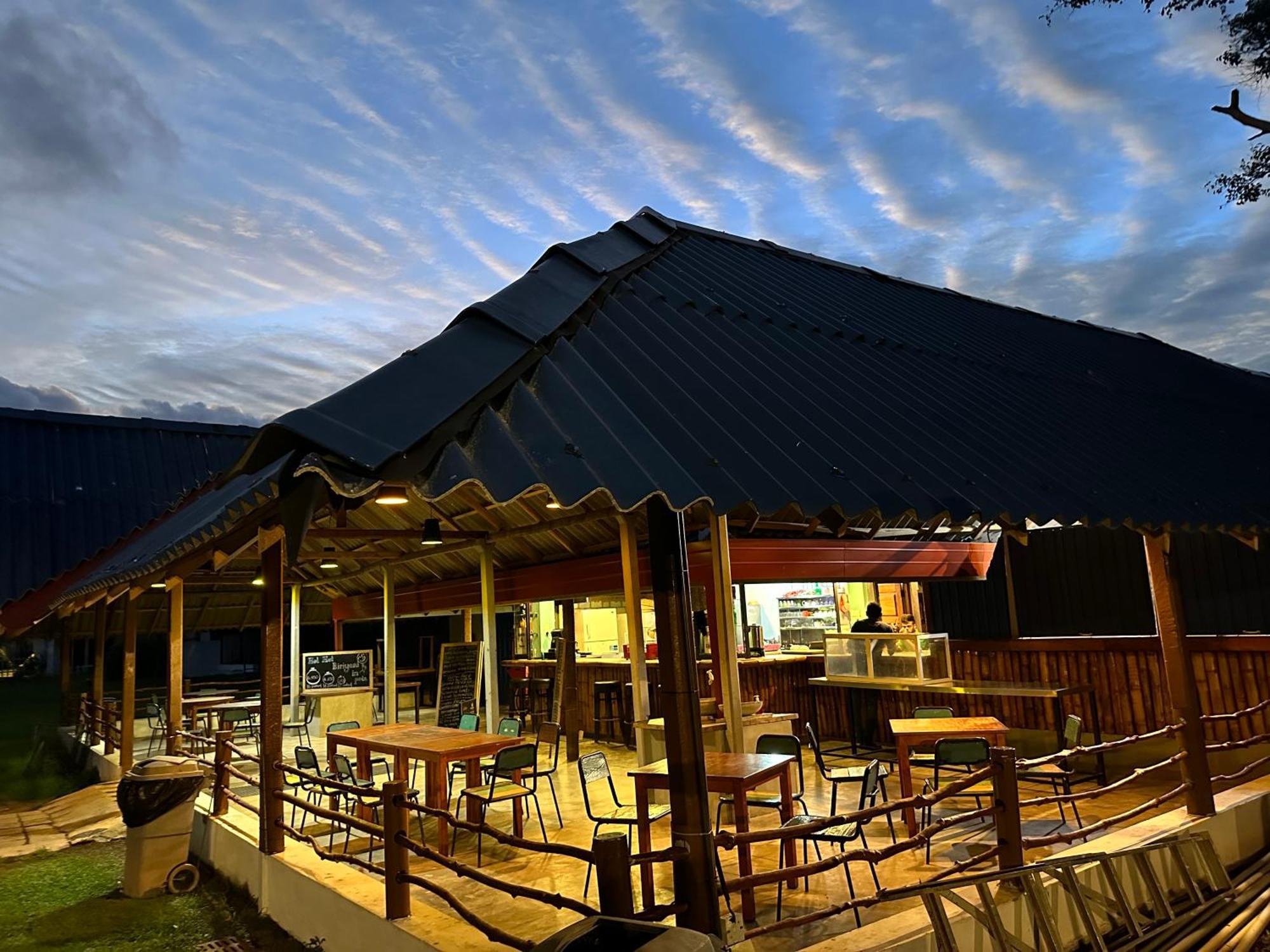 Amaluna Resorts Negombo Esterno foto